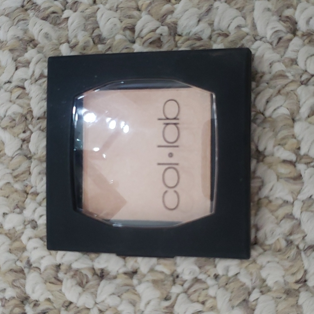 Like new DISCONTINUED collab highlighter shade uncensored